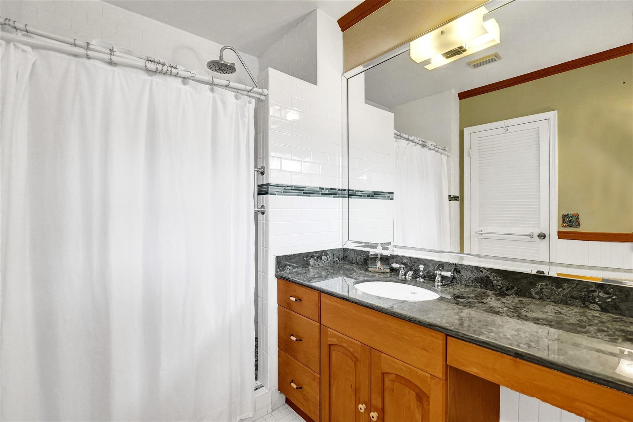 720 E Country Club Circle