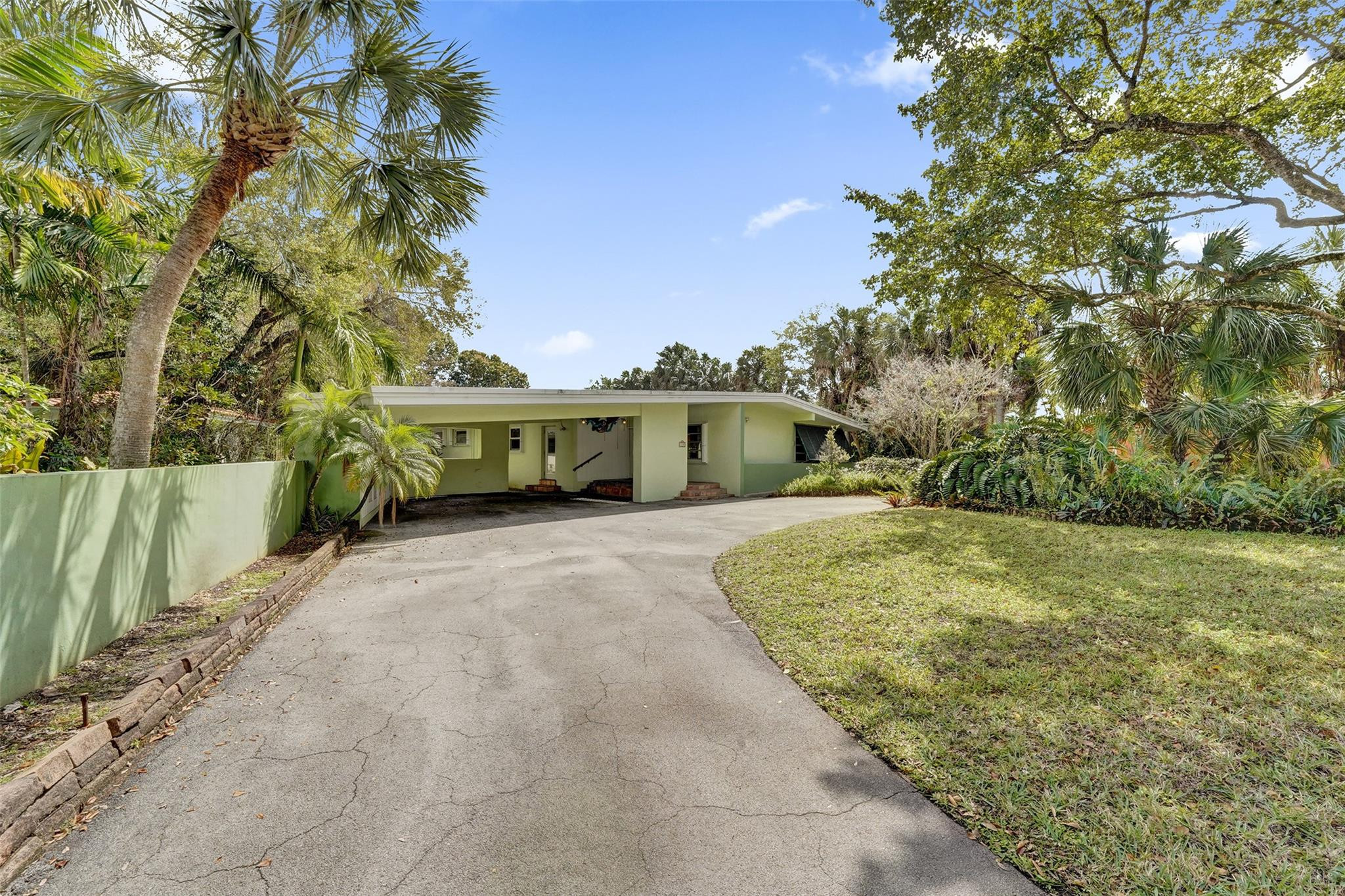 720 E Country Club Circle