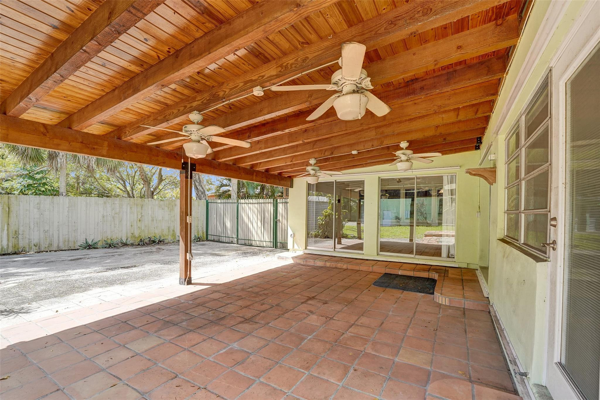 720 E Country Club Circle