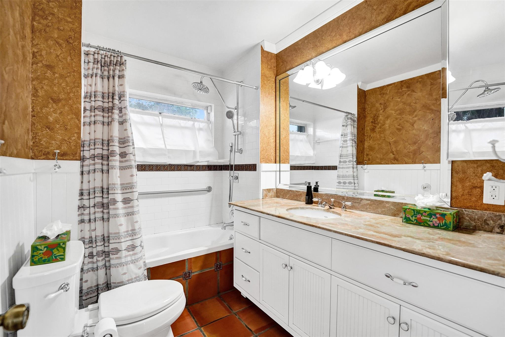 720 E Country Club Circle