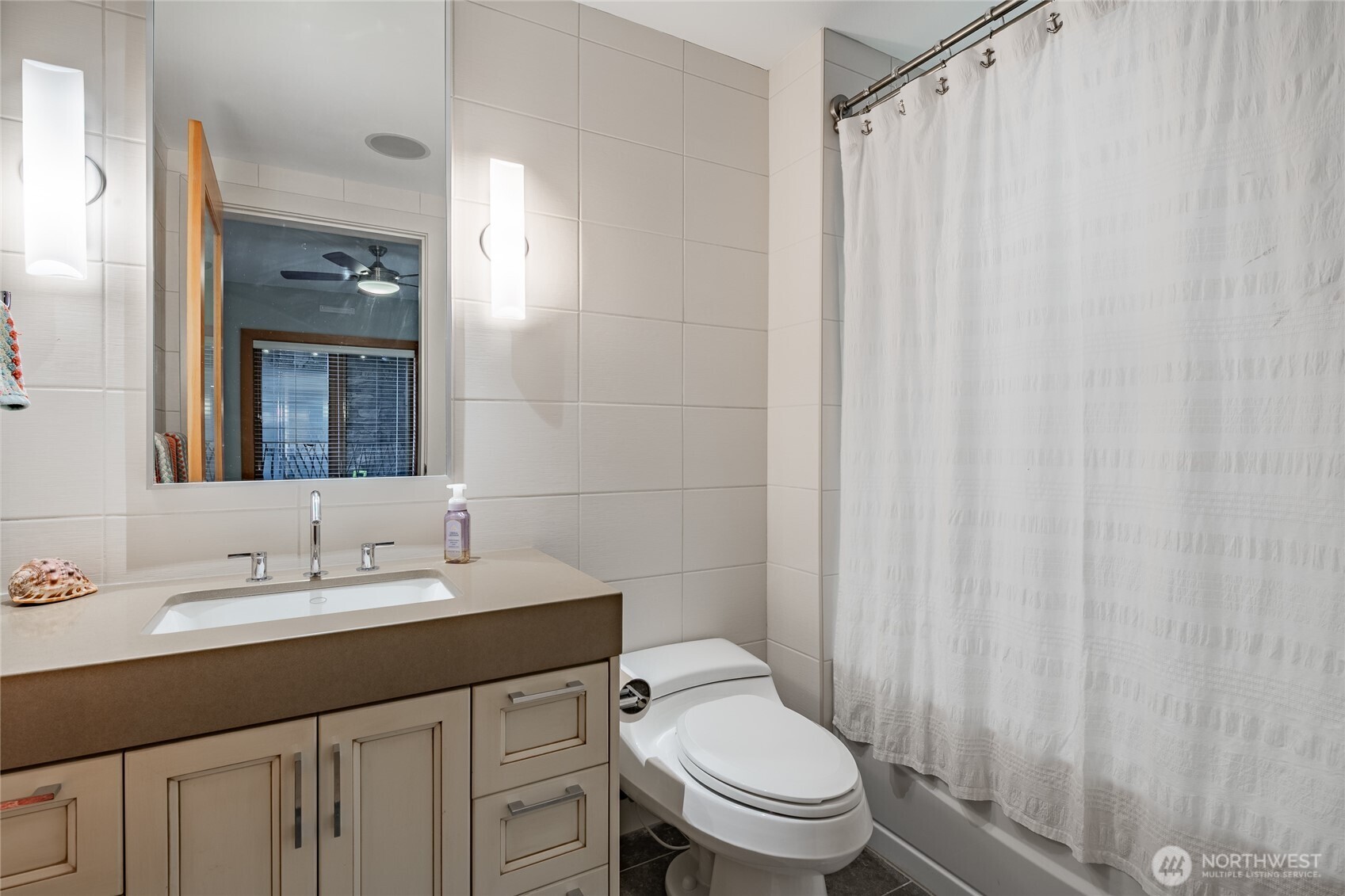 9525 Semiahmoo Parkway Unit: A204