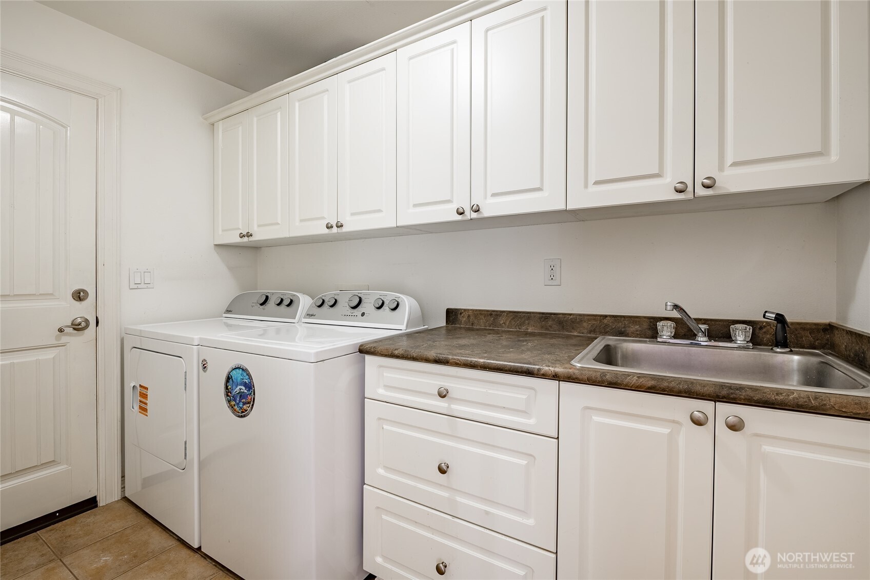 8124 Comox Rd