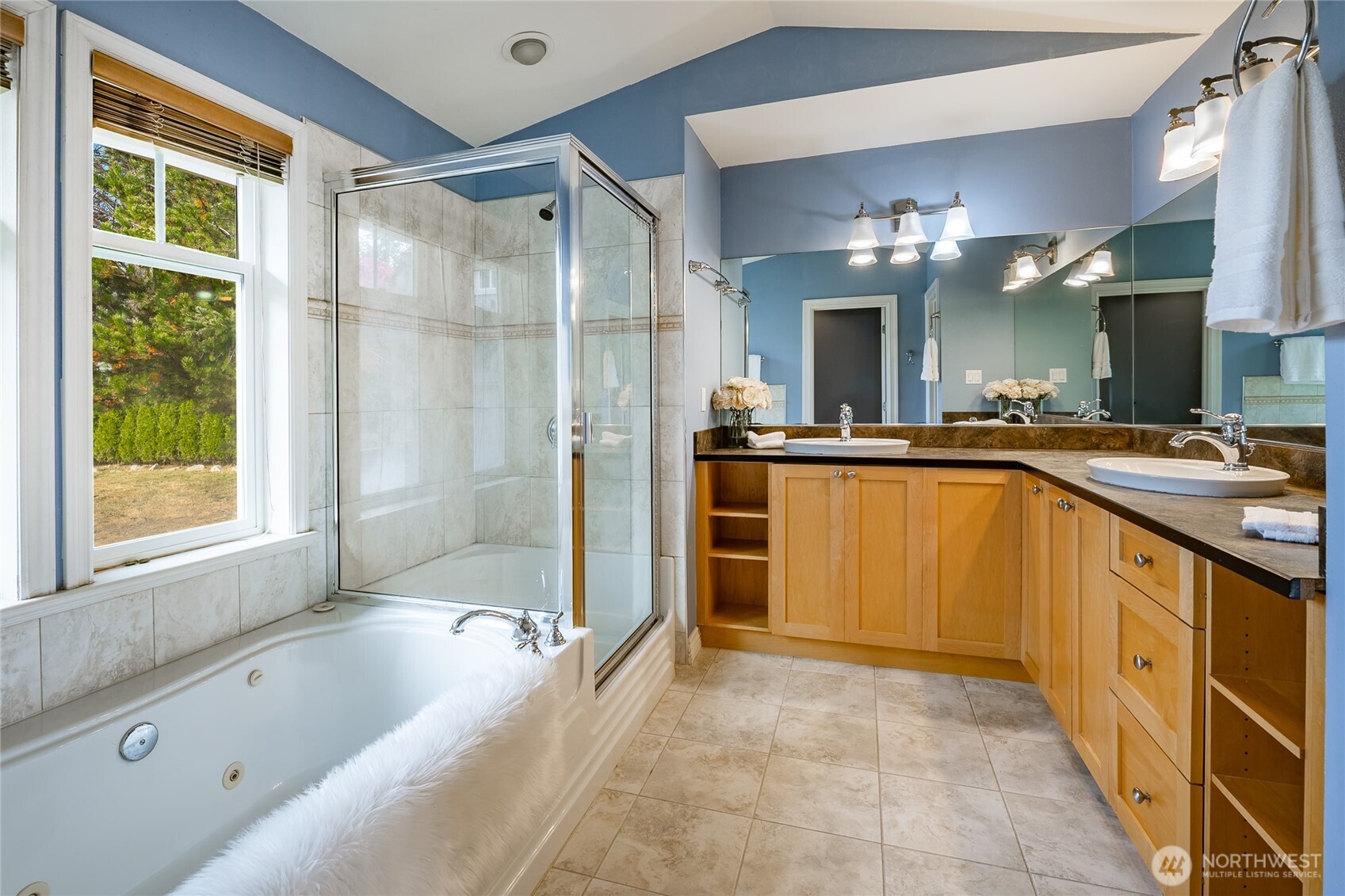 8124 Comox Rd
