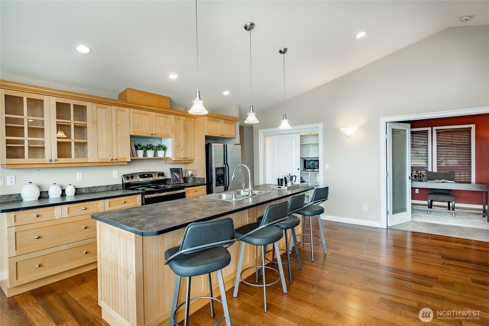8124 Comox Rd