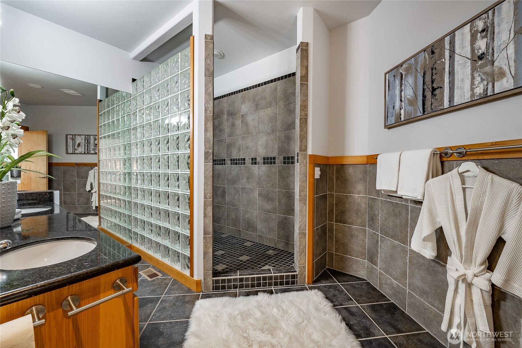 2176 Montfort Avenue