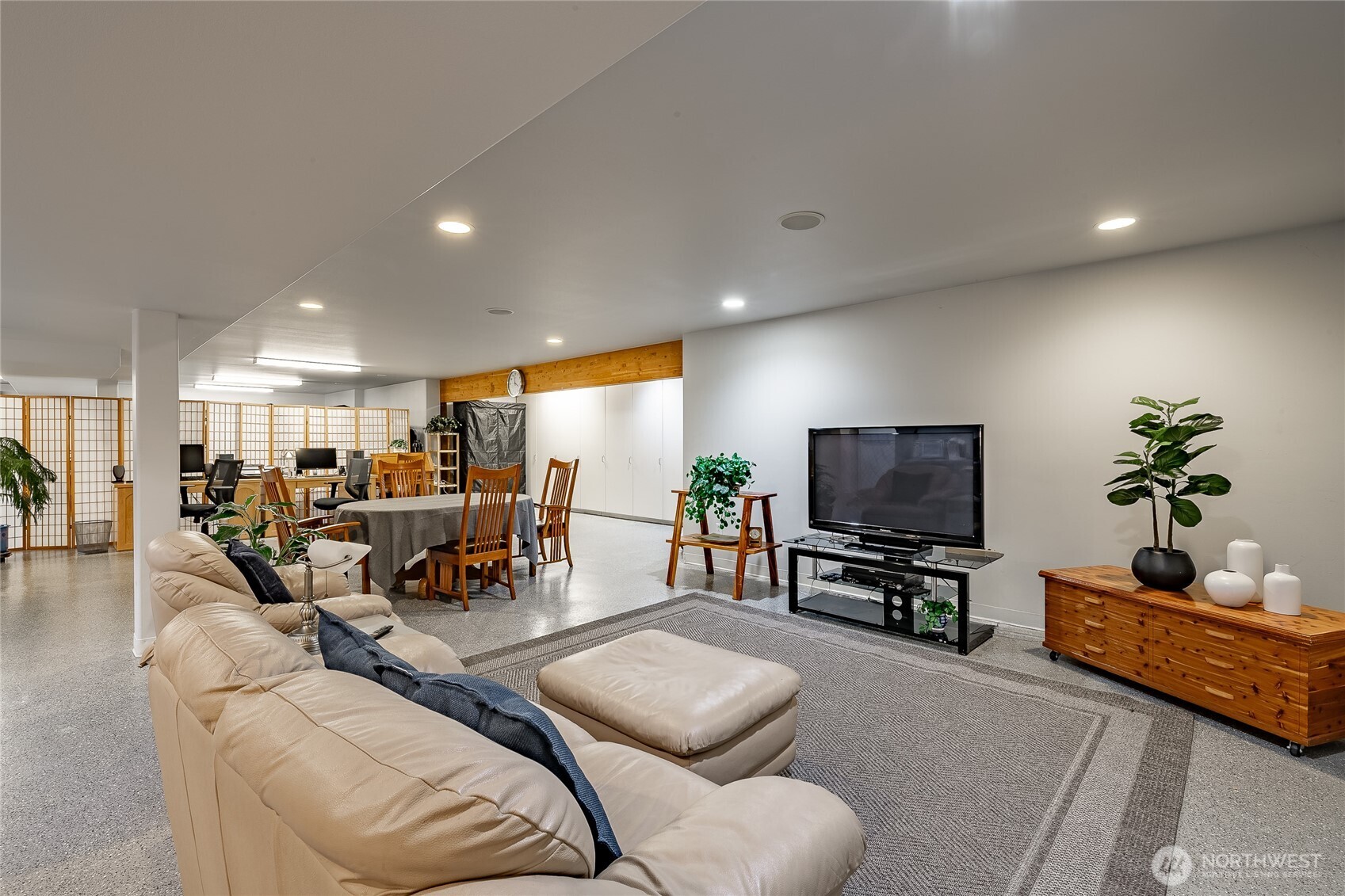 2176 Montfort Avenue