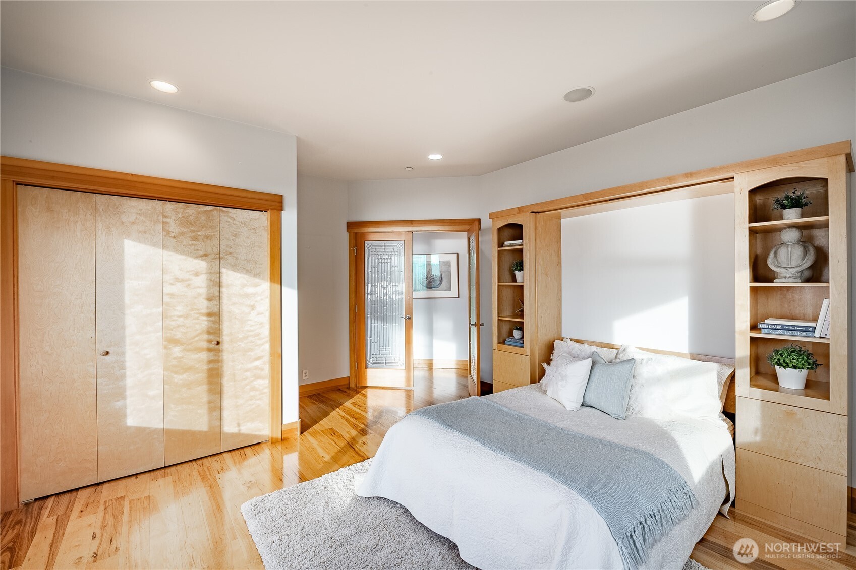 2176 Montfort Avenue