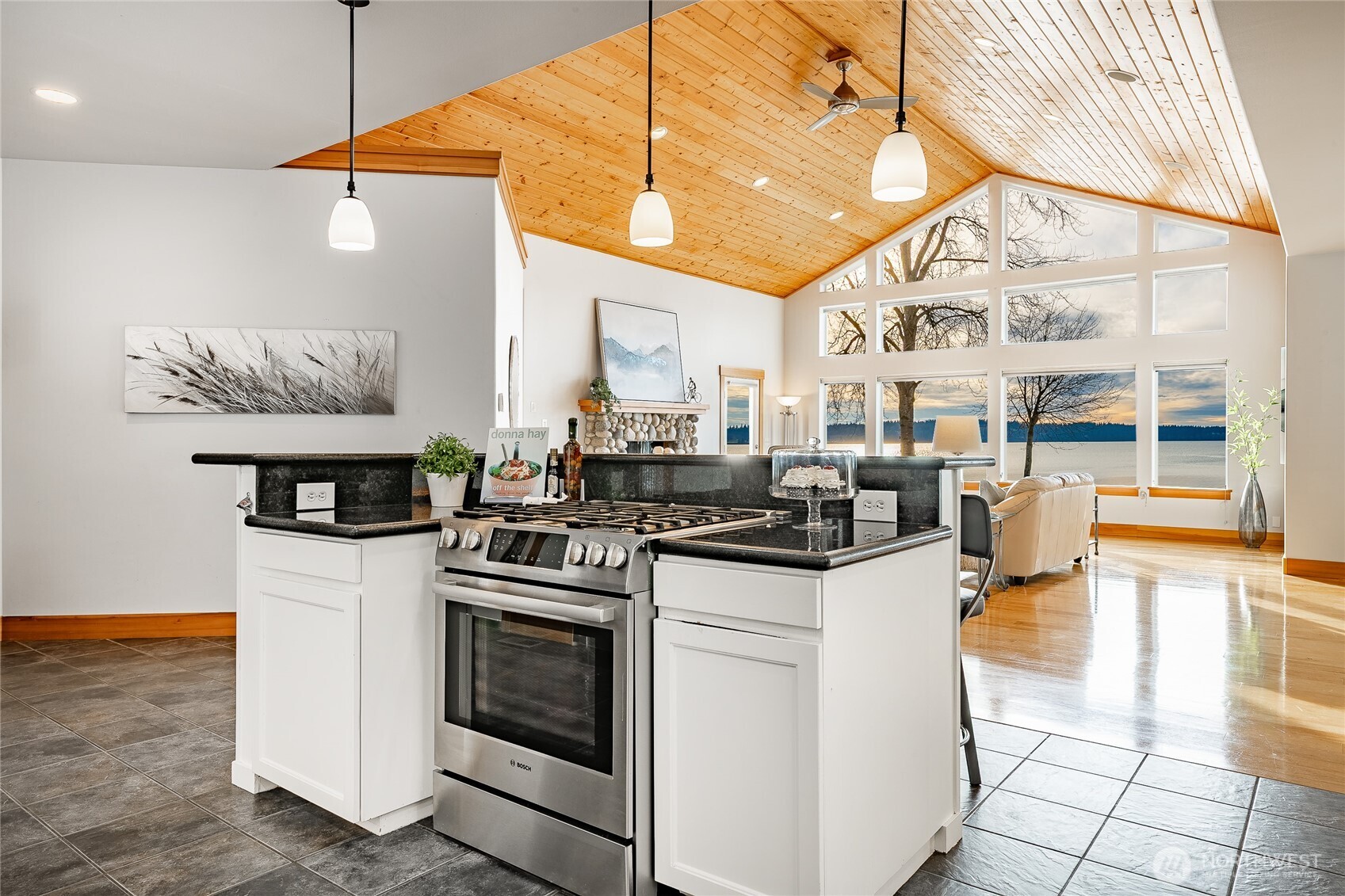 2176 Montfort Avenue