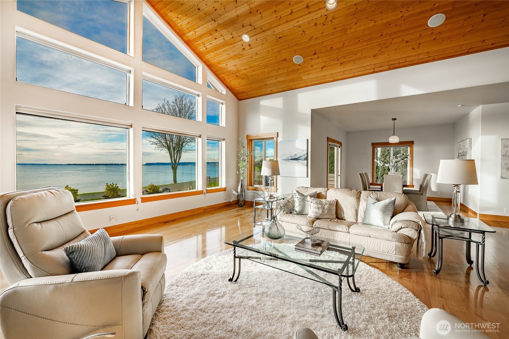 2176 Montfort Avenue