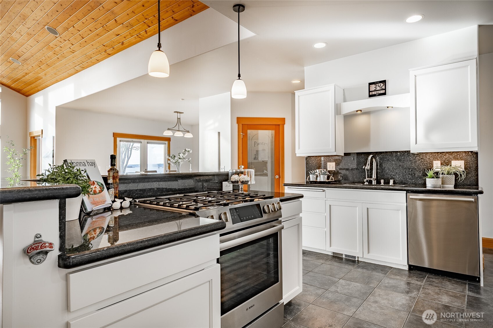 2176 Montfort Avenue