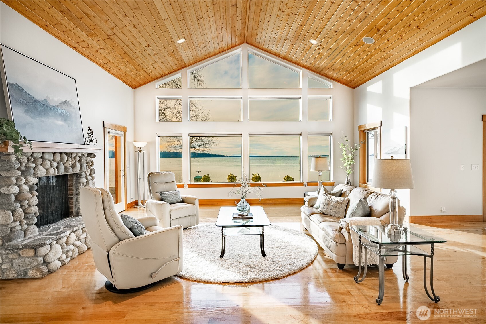 2176 Montfort Avenue