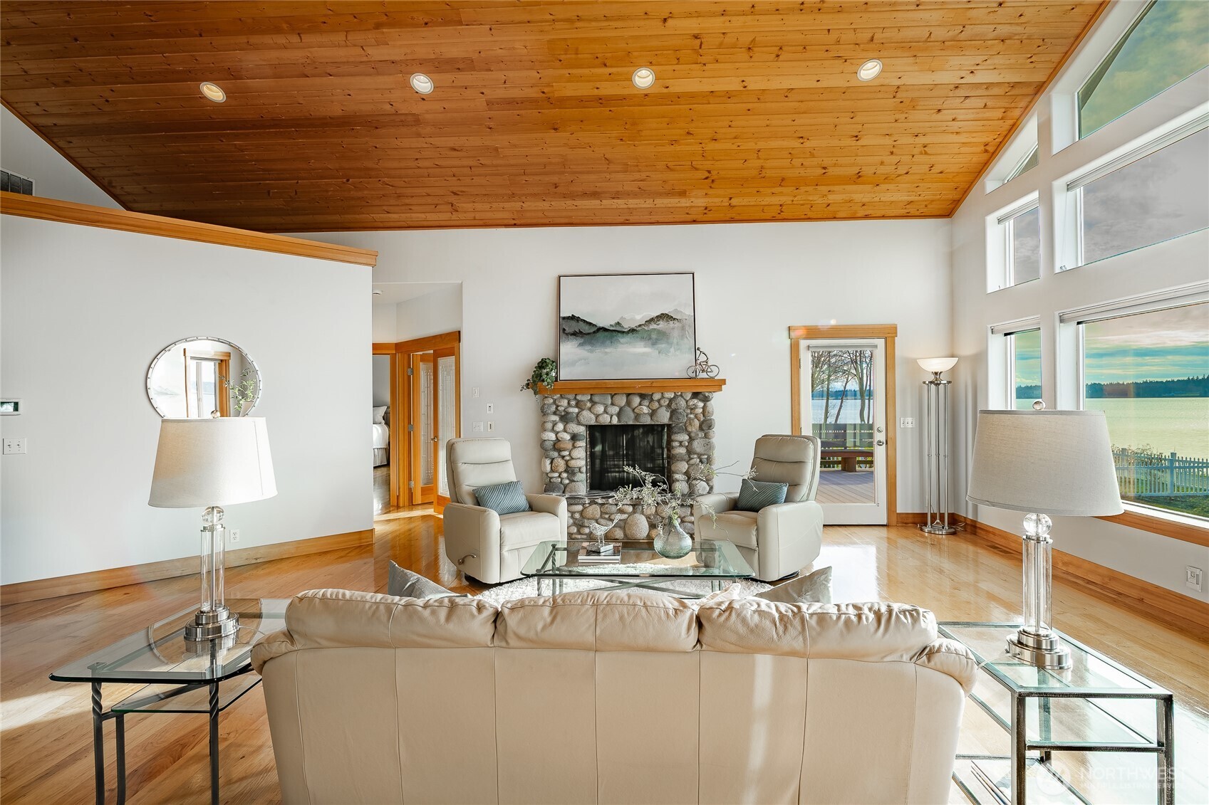 2176 Montfort Avenue