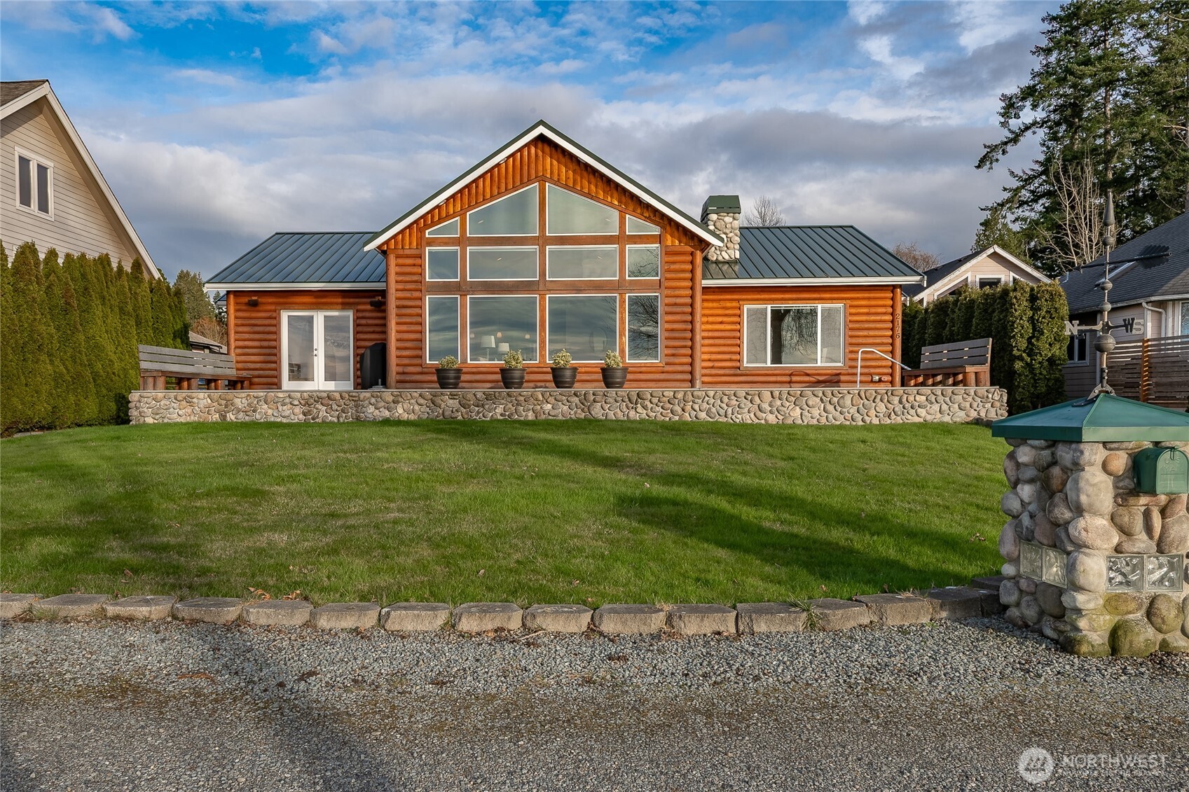 2176 Montfort Avenue