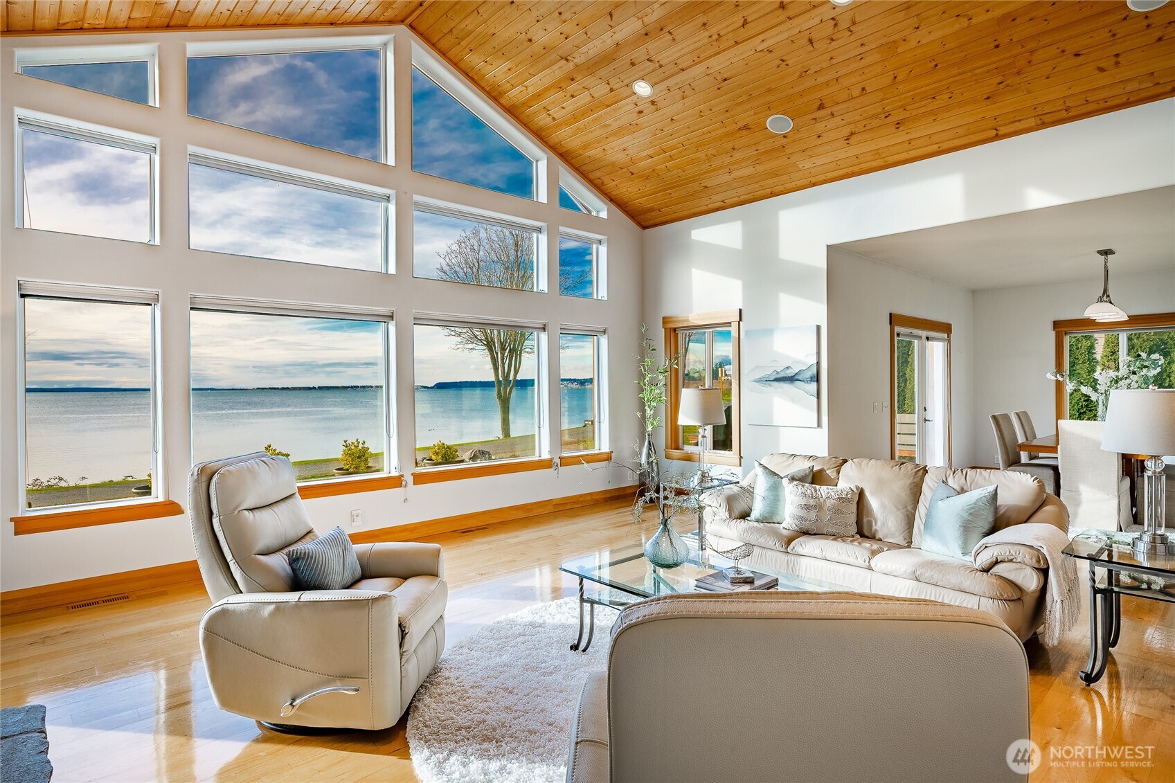 2176 Montfort Avenue