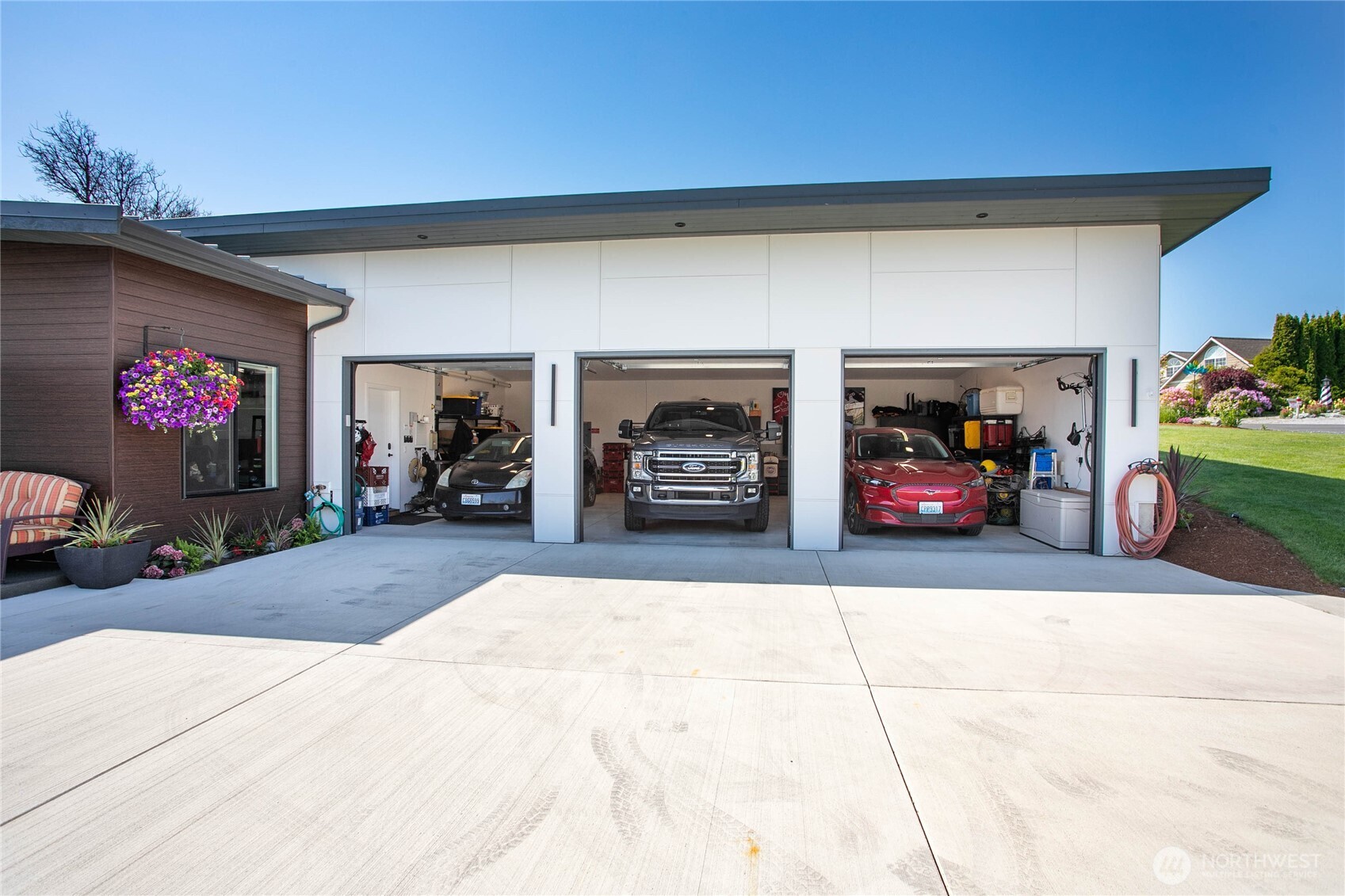8068 Niska Road