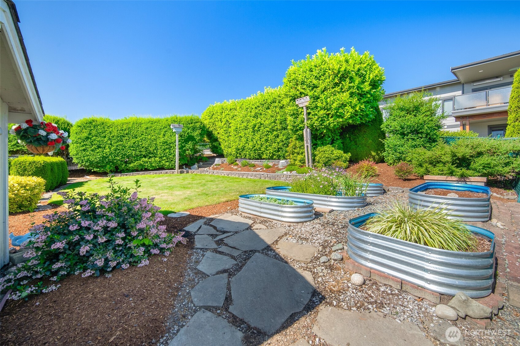 8037 Chinook Way