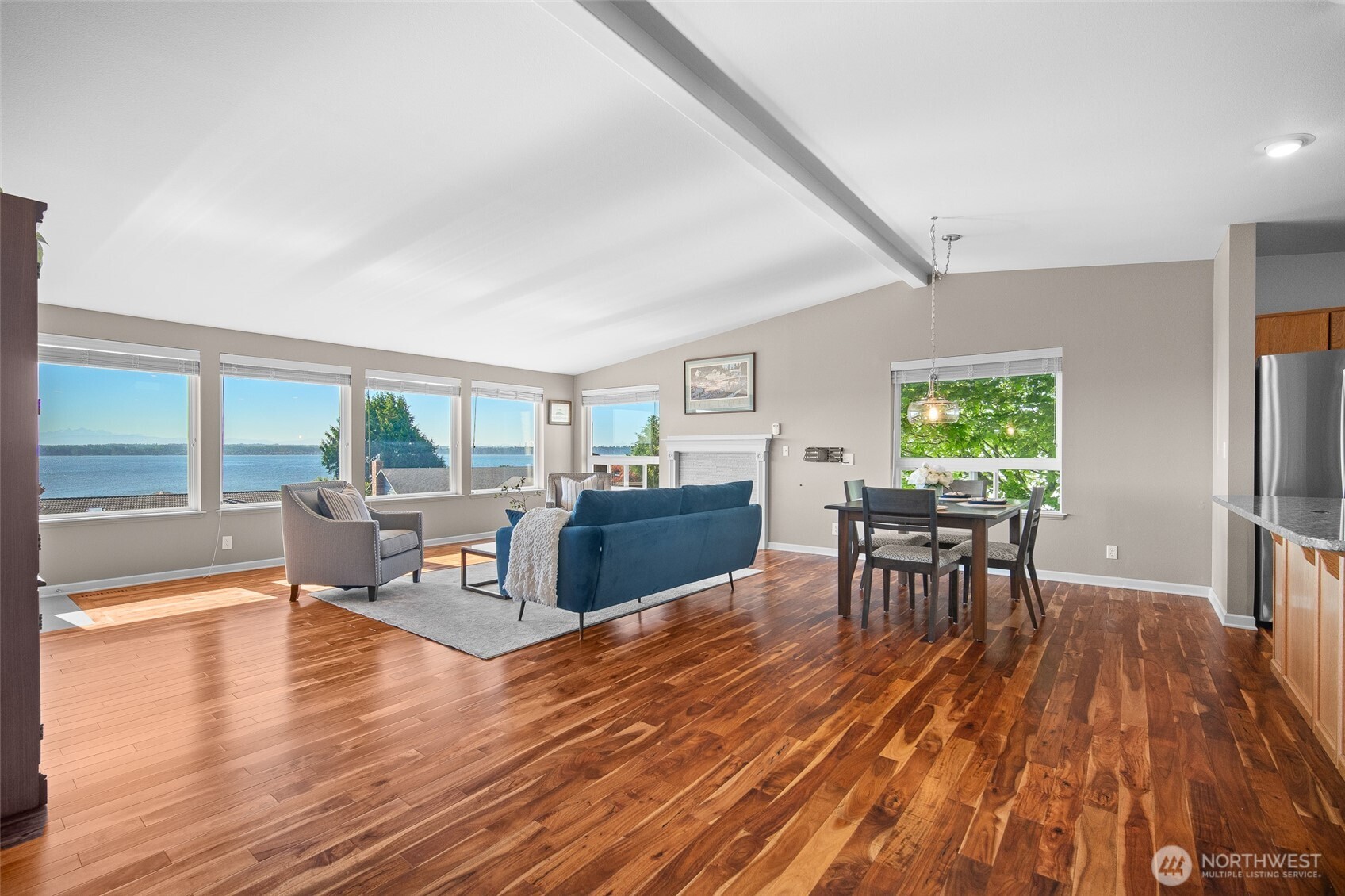 8037 Chinook Way