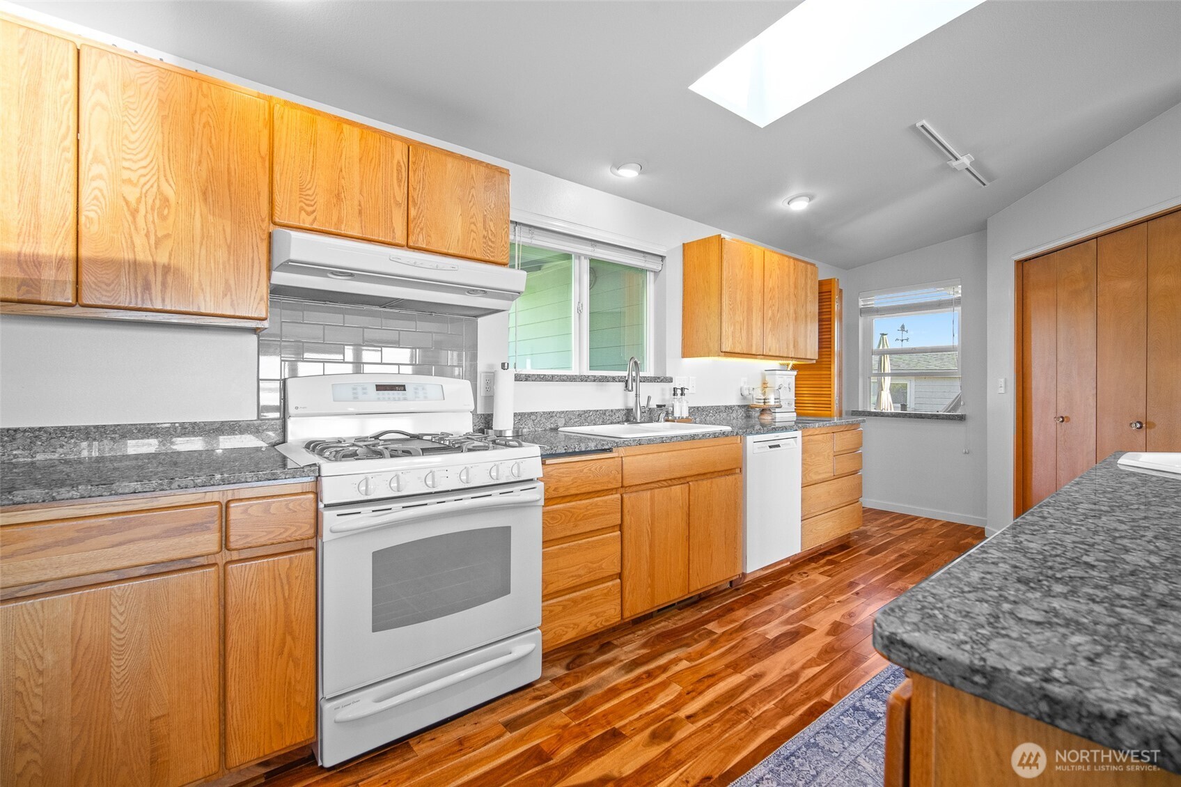 8037 Chinook Way