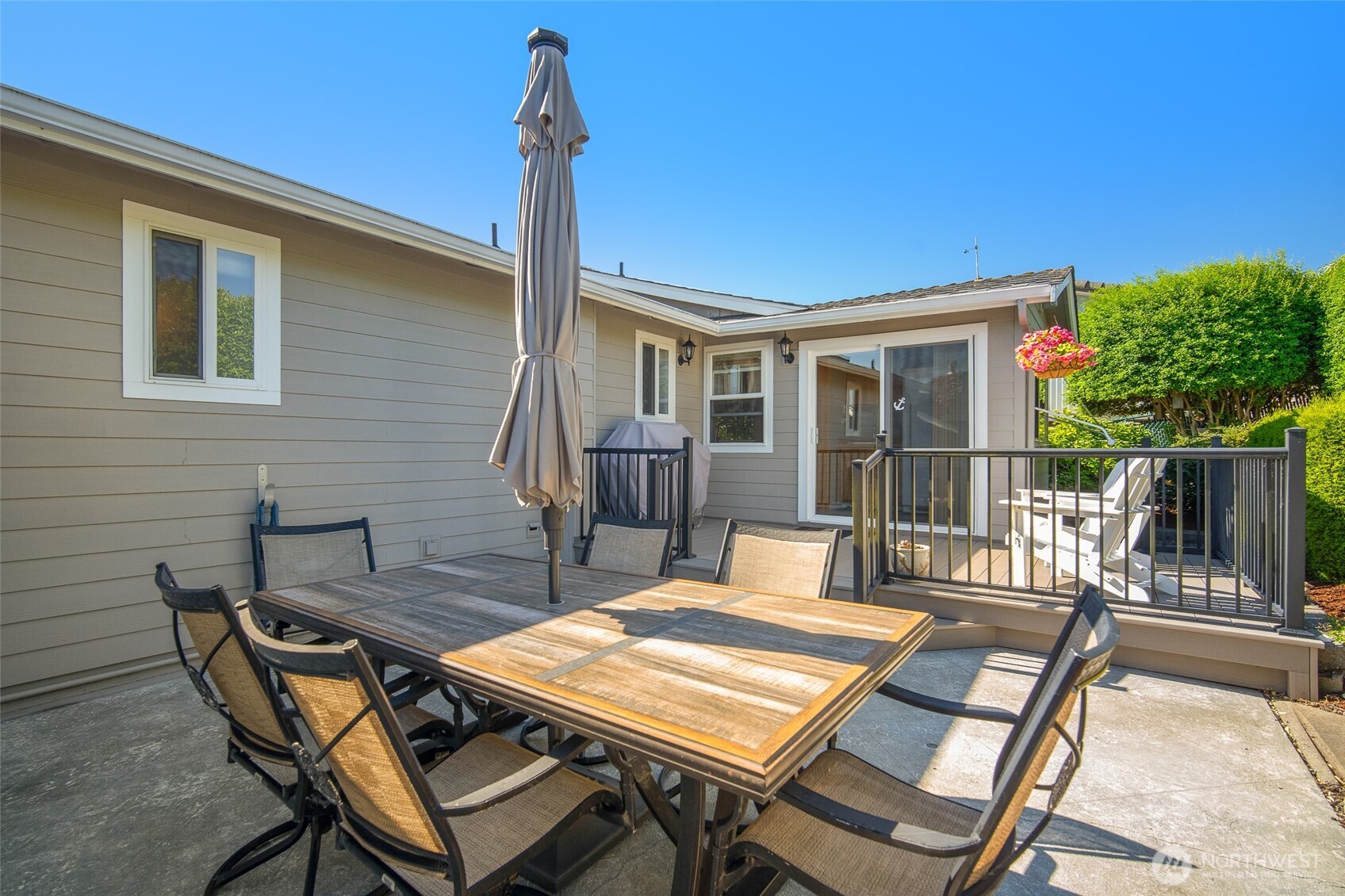 8037 Chinook Way