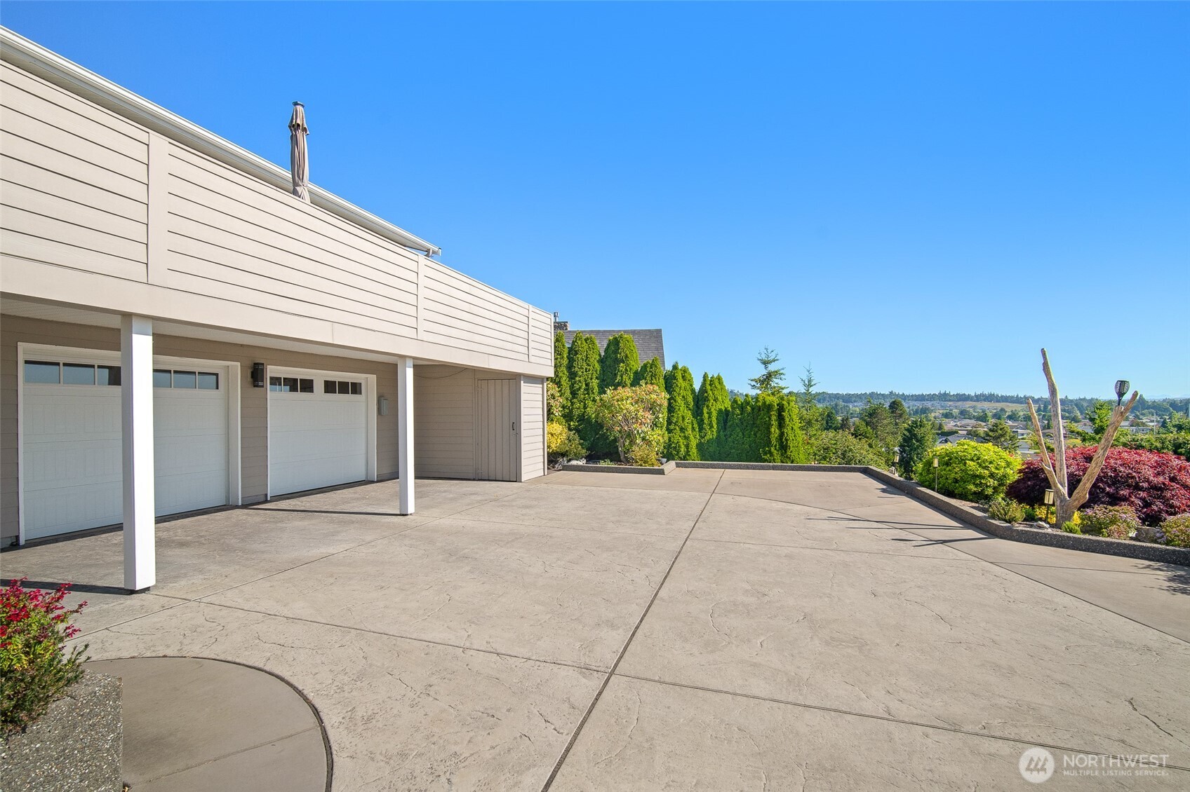8037 Chinook Way