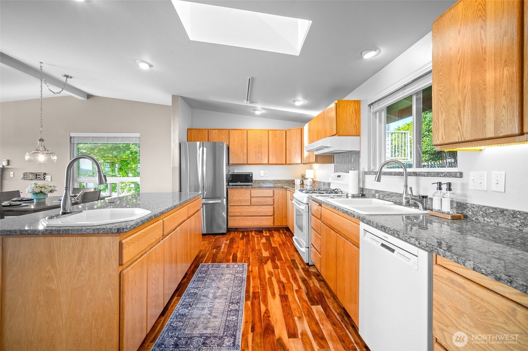 8037 Chinook Way