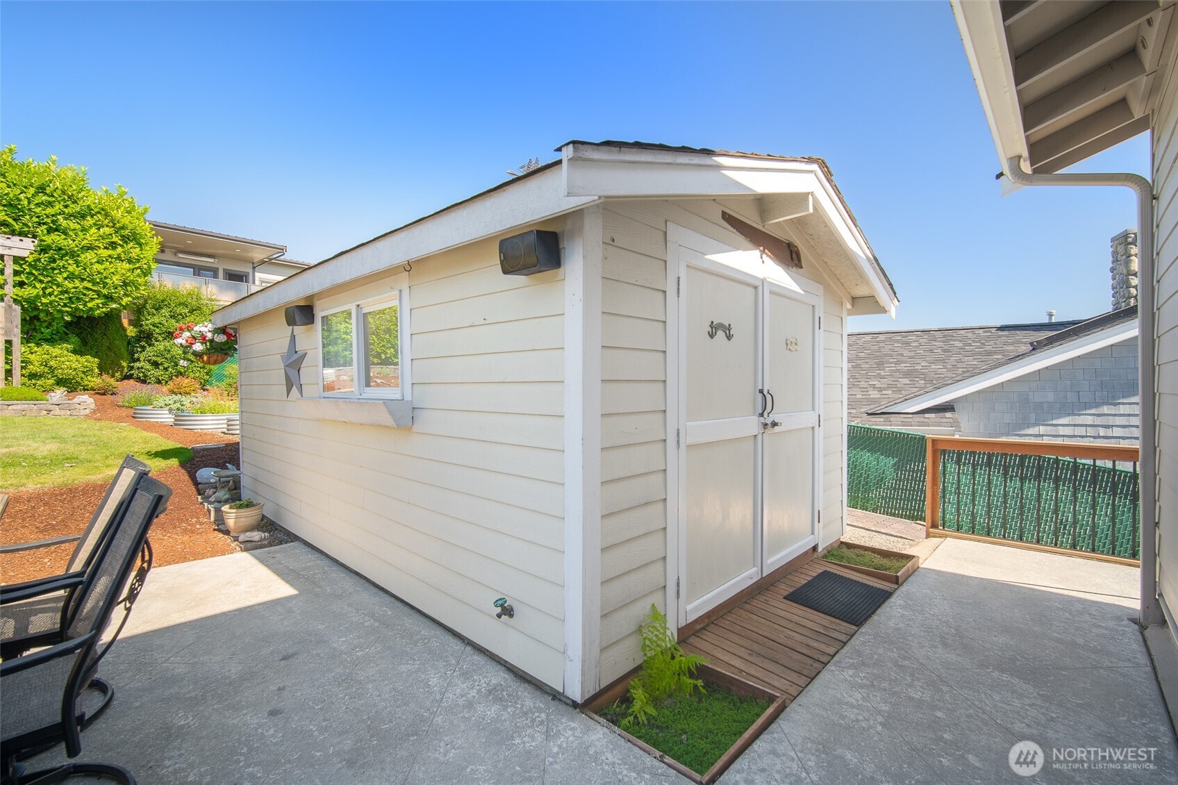 8037 Chinook Way
