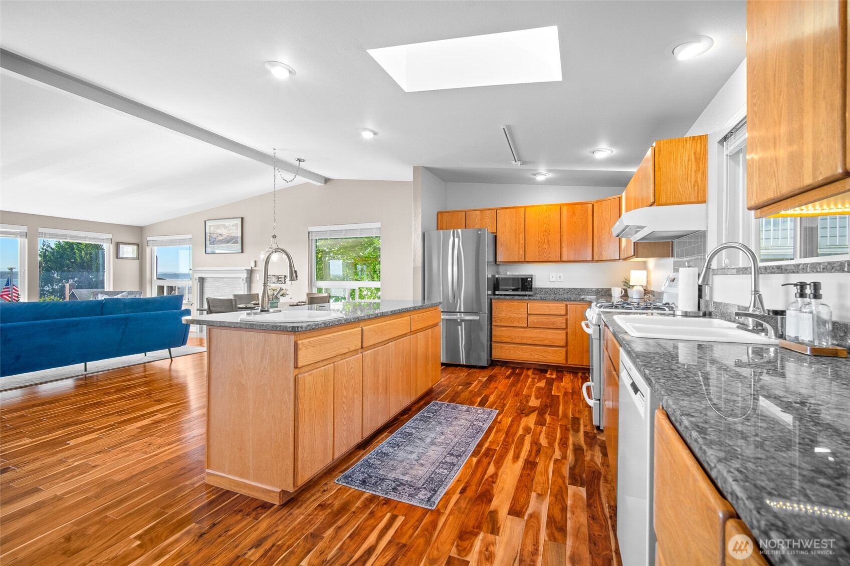 8037 Chinook Way