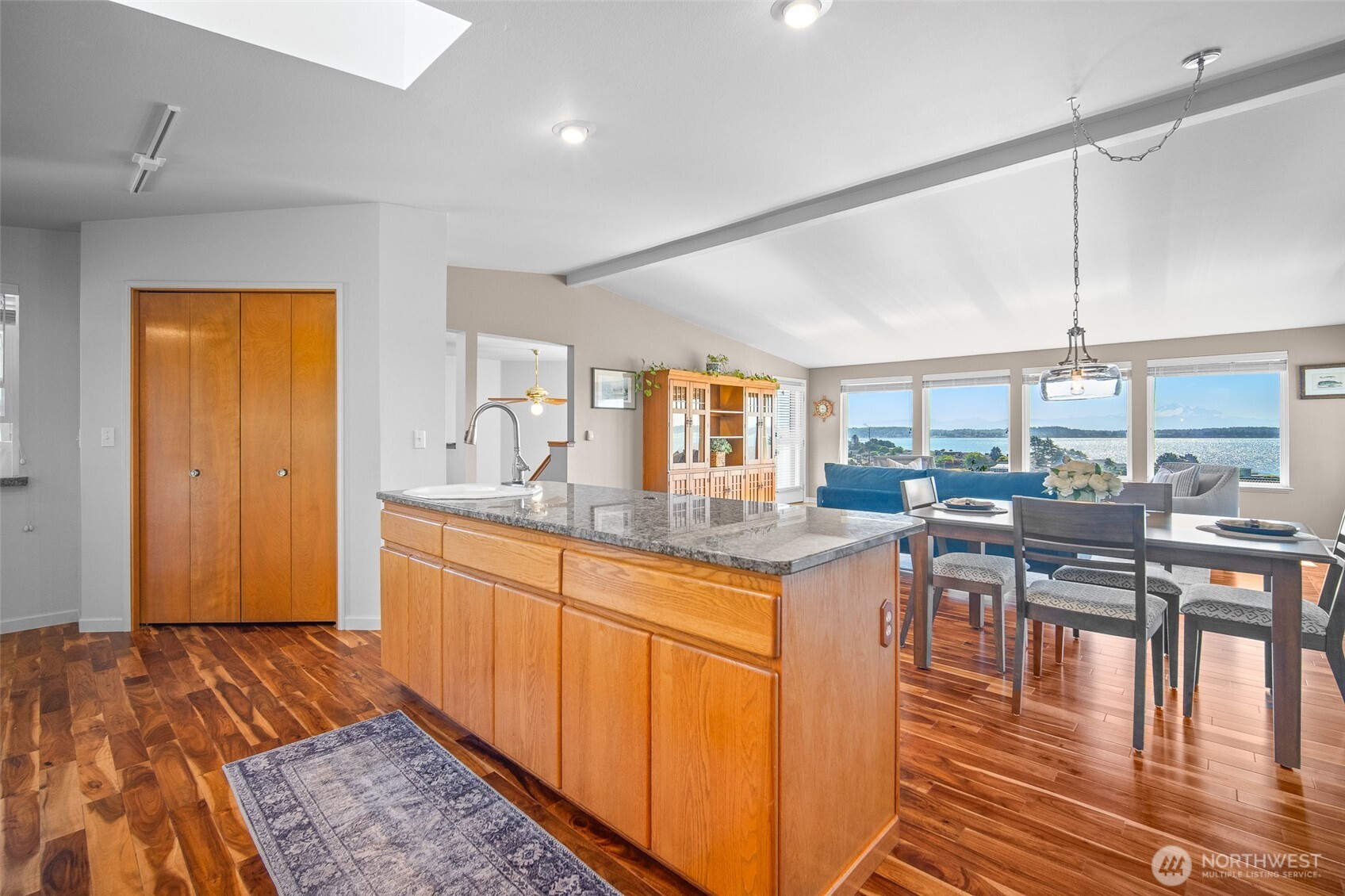 8037 Chinook Way
