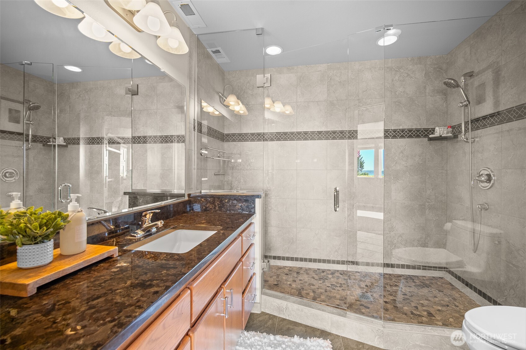 8037 Chinook Way