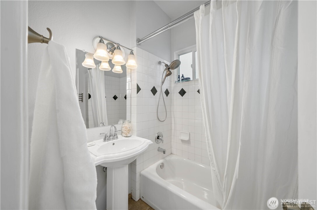 1305 NE 55th Street