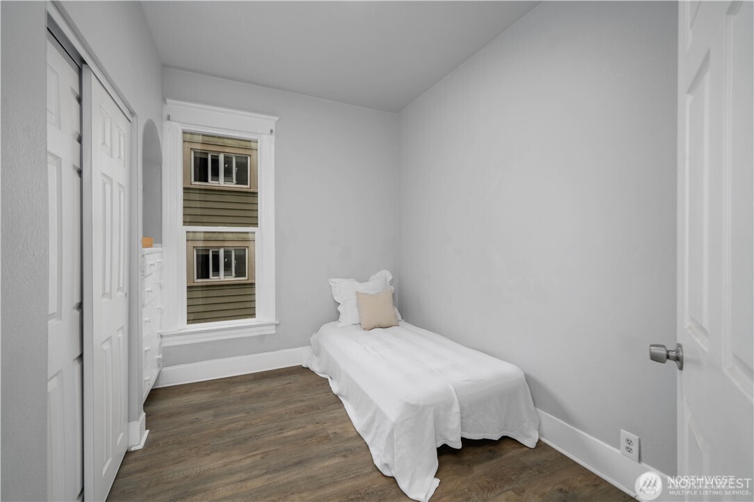1305 NE 55th Street