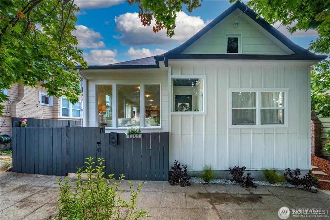 1305 NE 55th Street