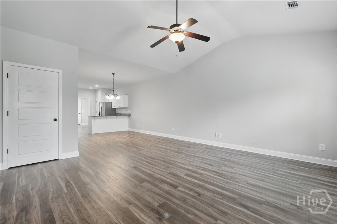 600 Trellis Square