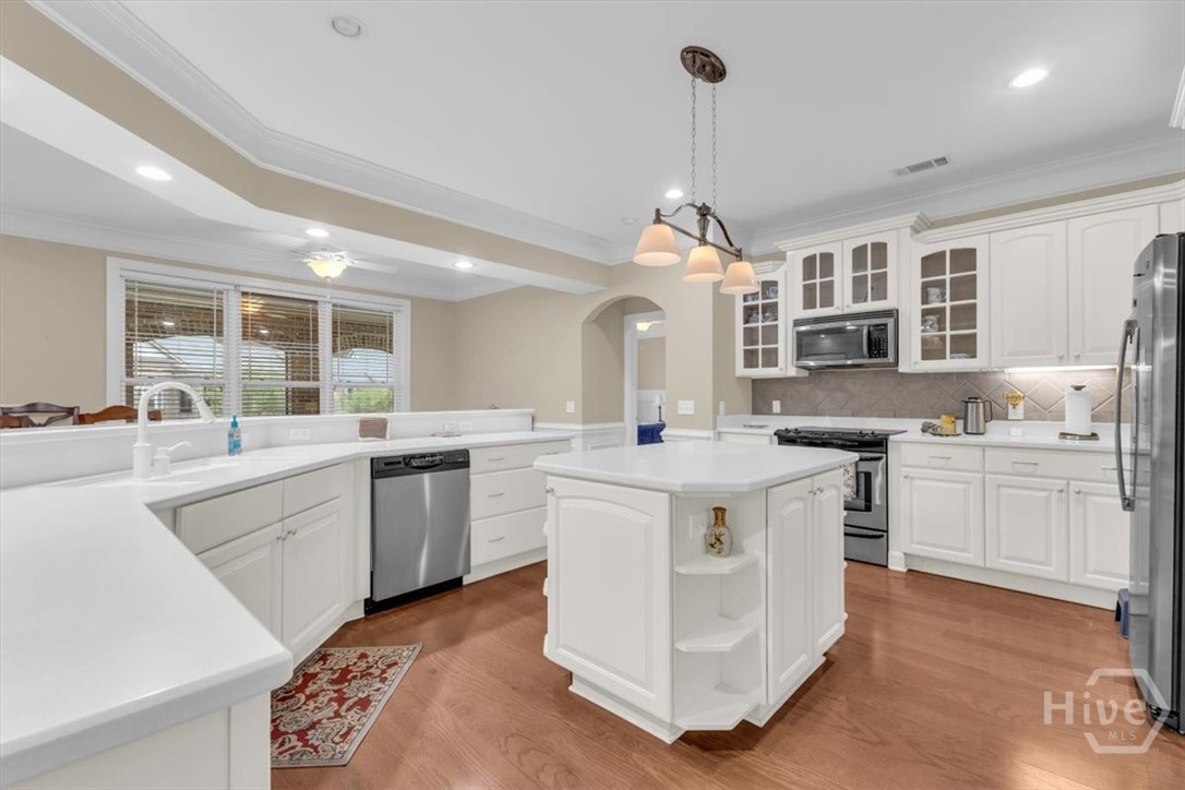 1003 River Oaks Drive