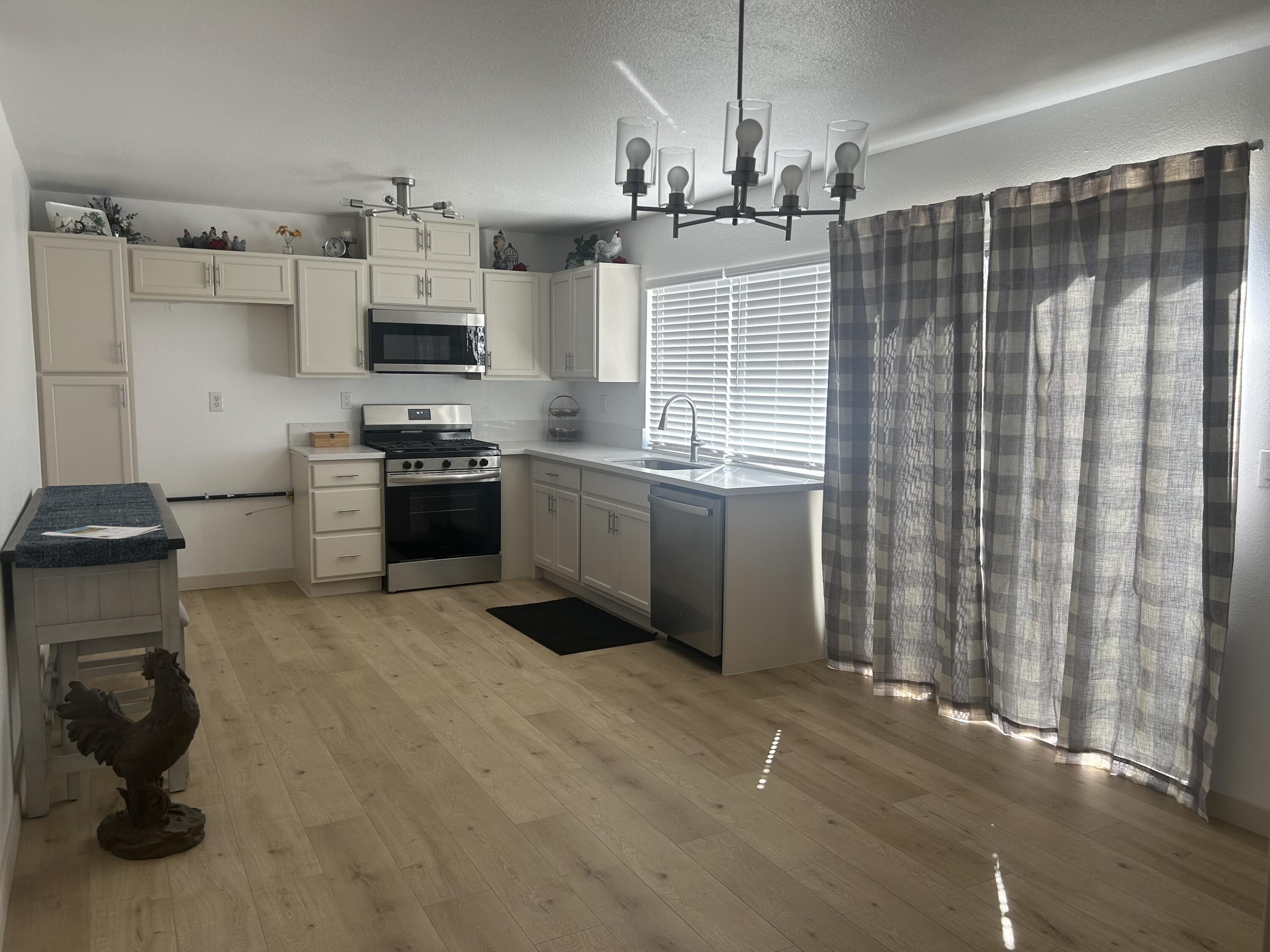 2704 E Avenue R3