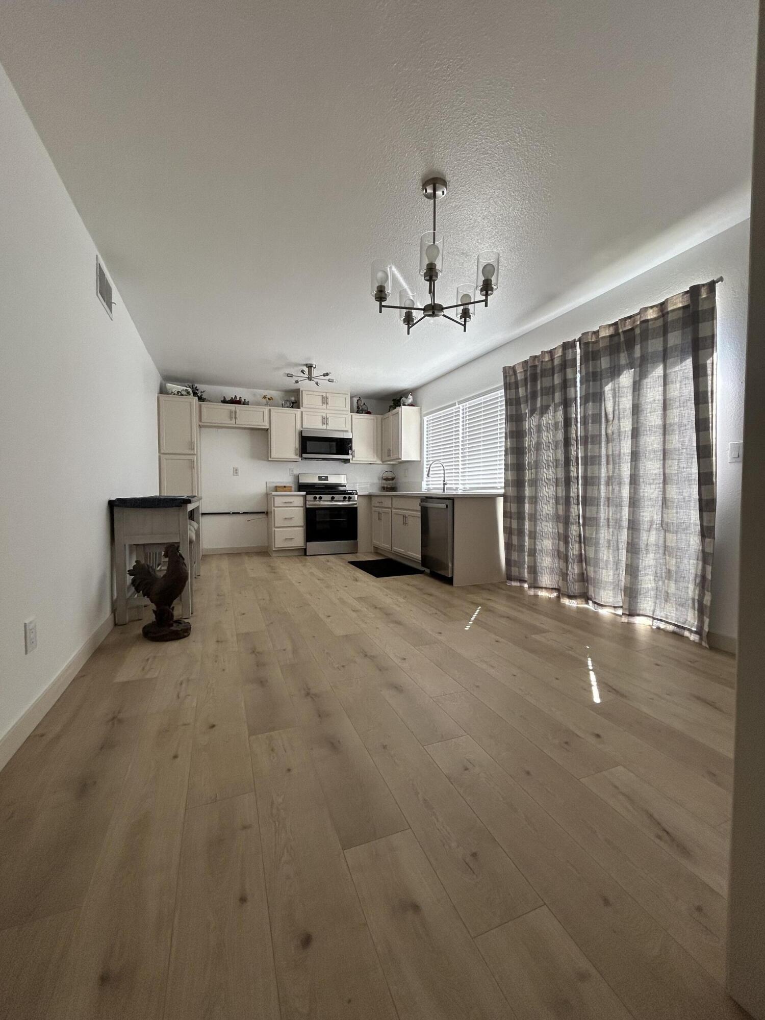 2704 E Avenue R3