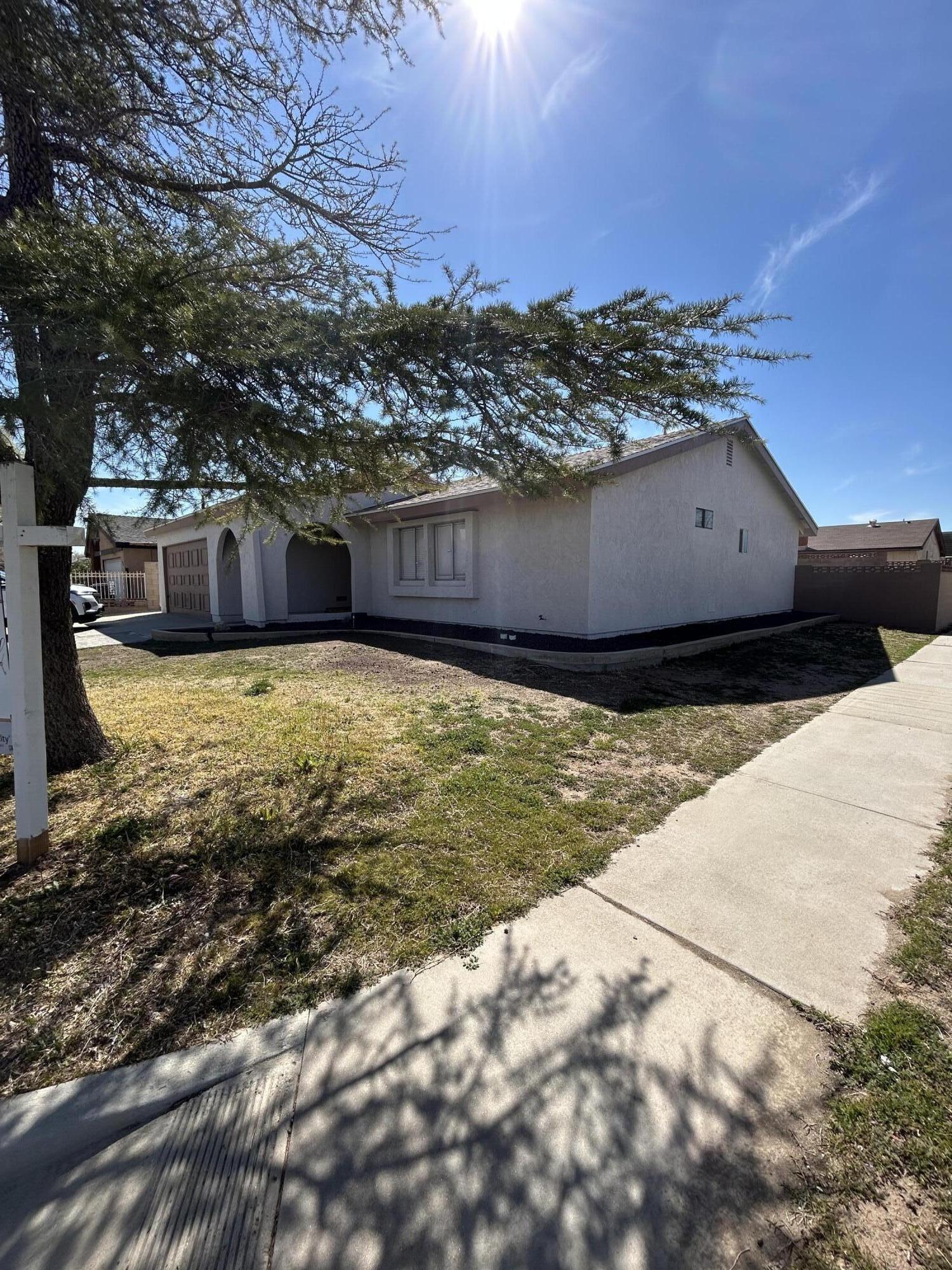 2704 E Avenue R3