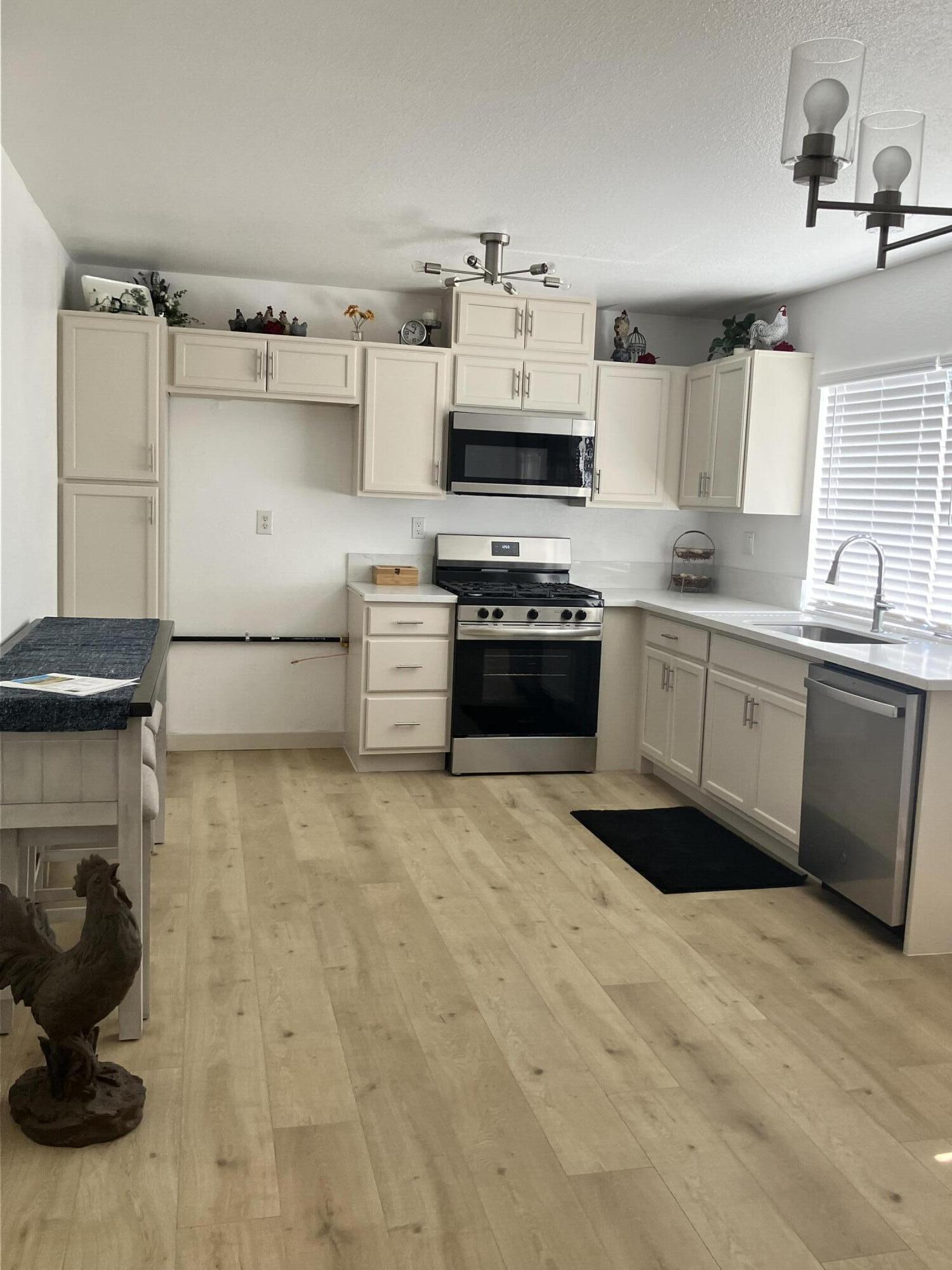 2704 E Avenue R3
