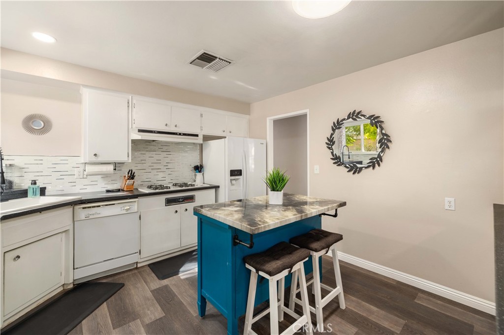 1138 W Avenue J8
