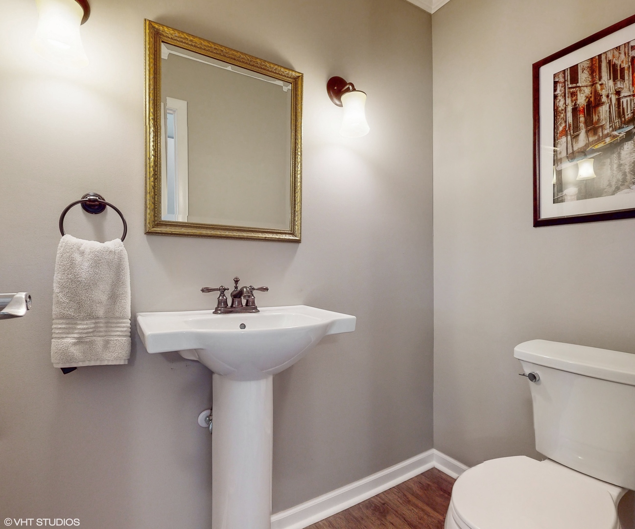 21W670 Buckingham Road W