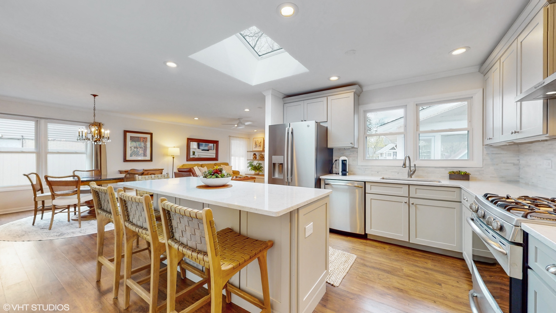 21W670 Buckingham Road W