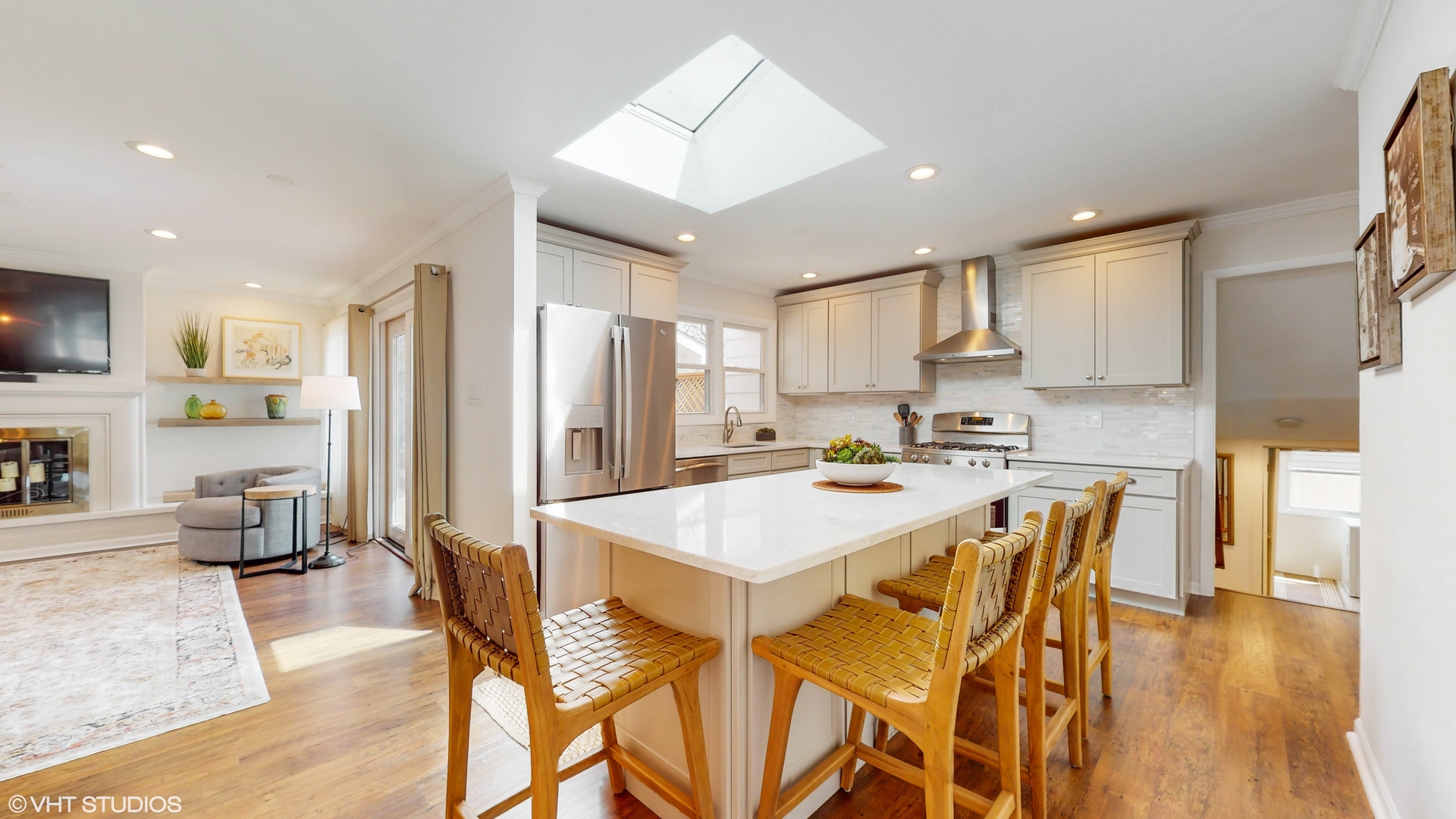 21W670 Buckingham Road W