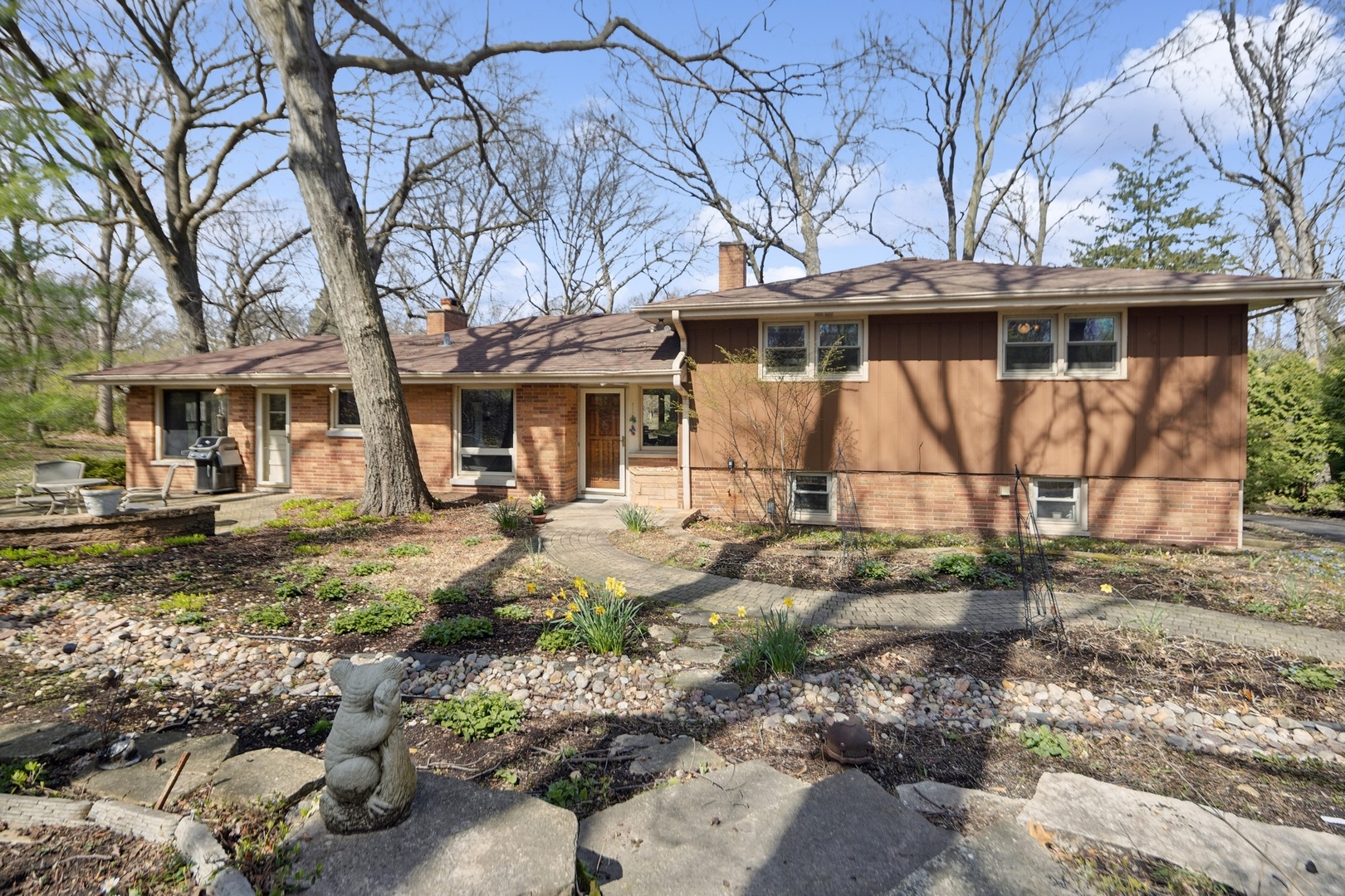 1075 Crescent Boulevard