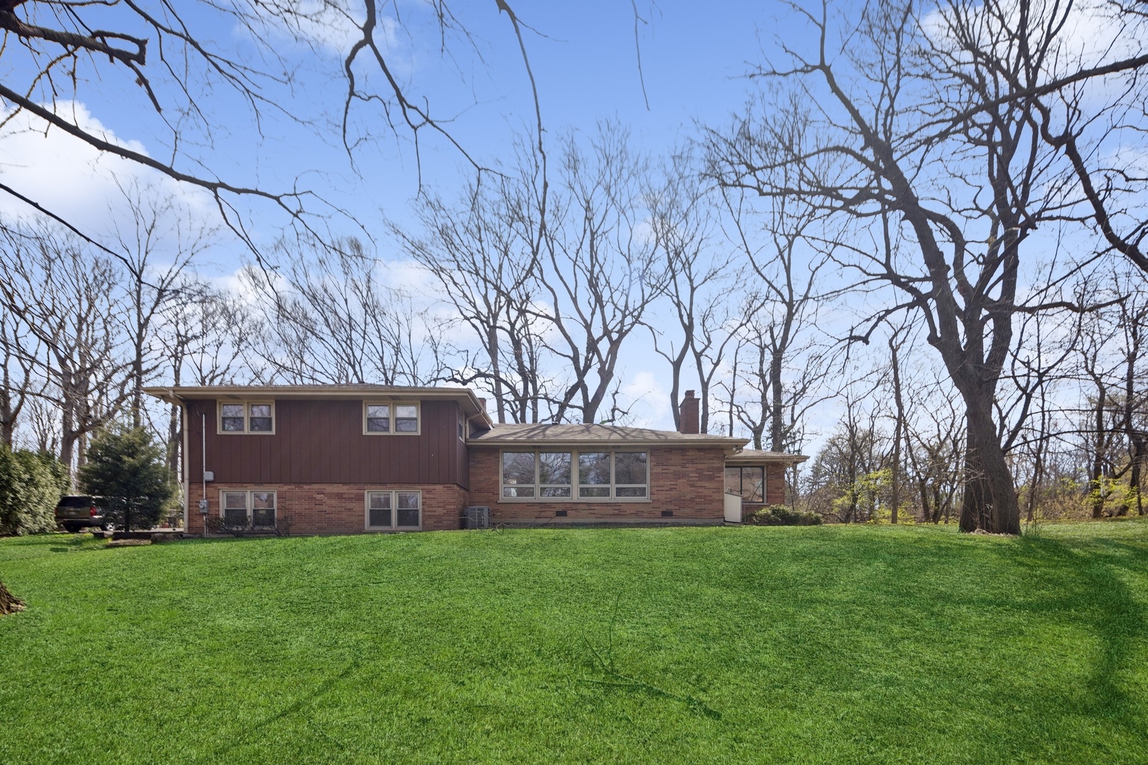 1075 Crescent Boulevard