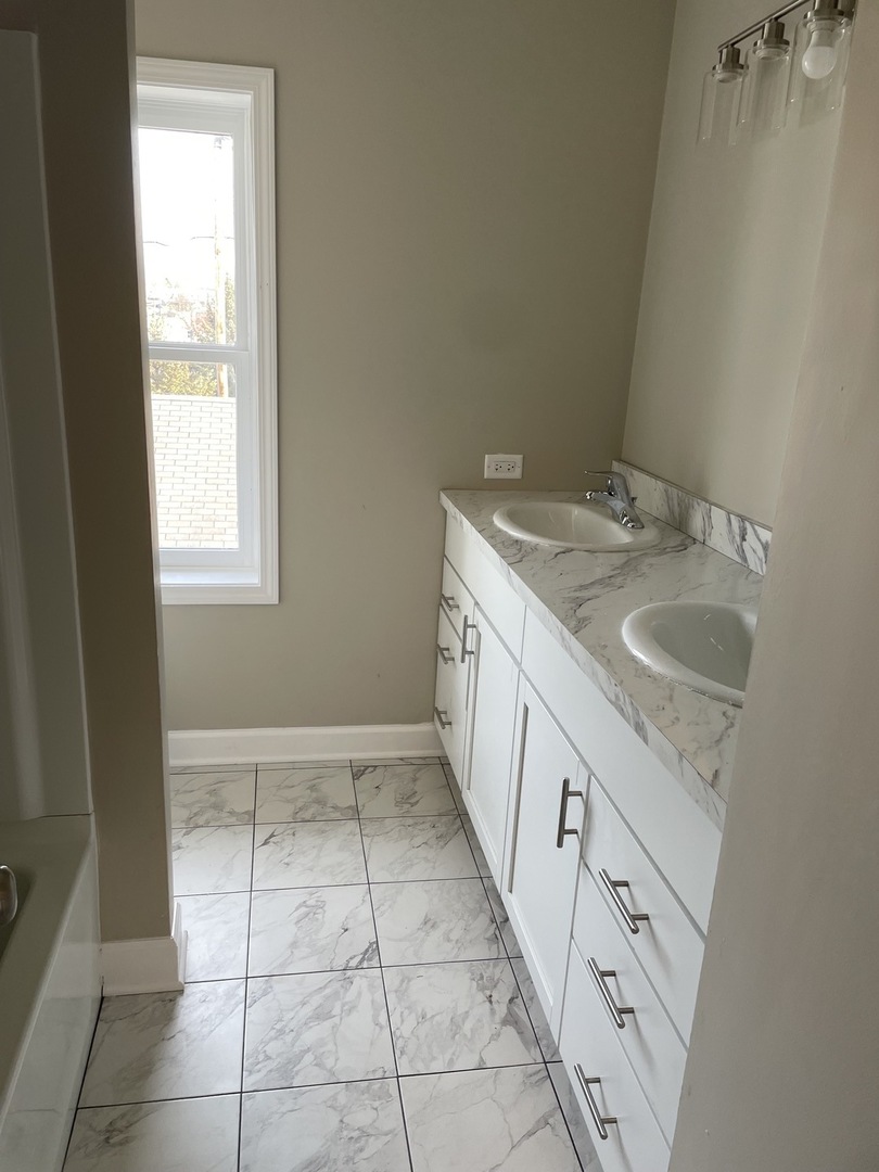 113 W Railroad Avenue Unit: 203