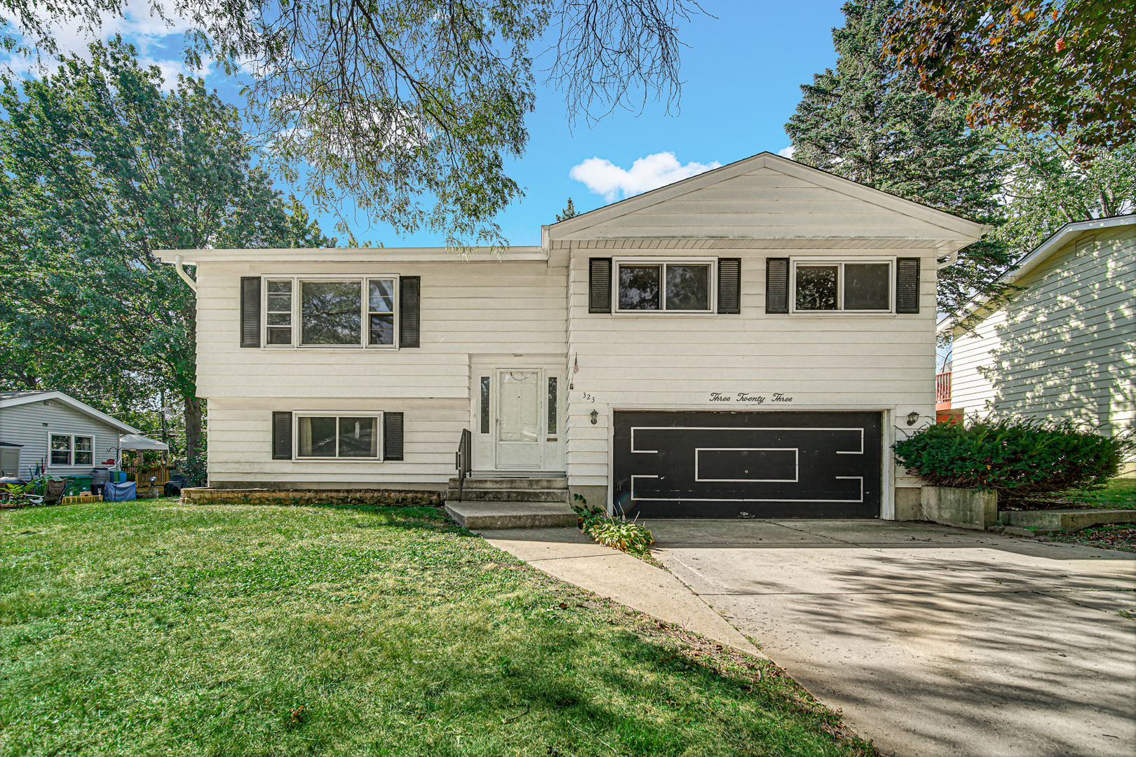 323 W Goebel Drive