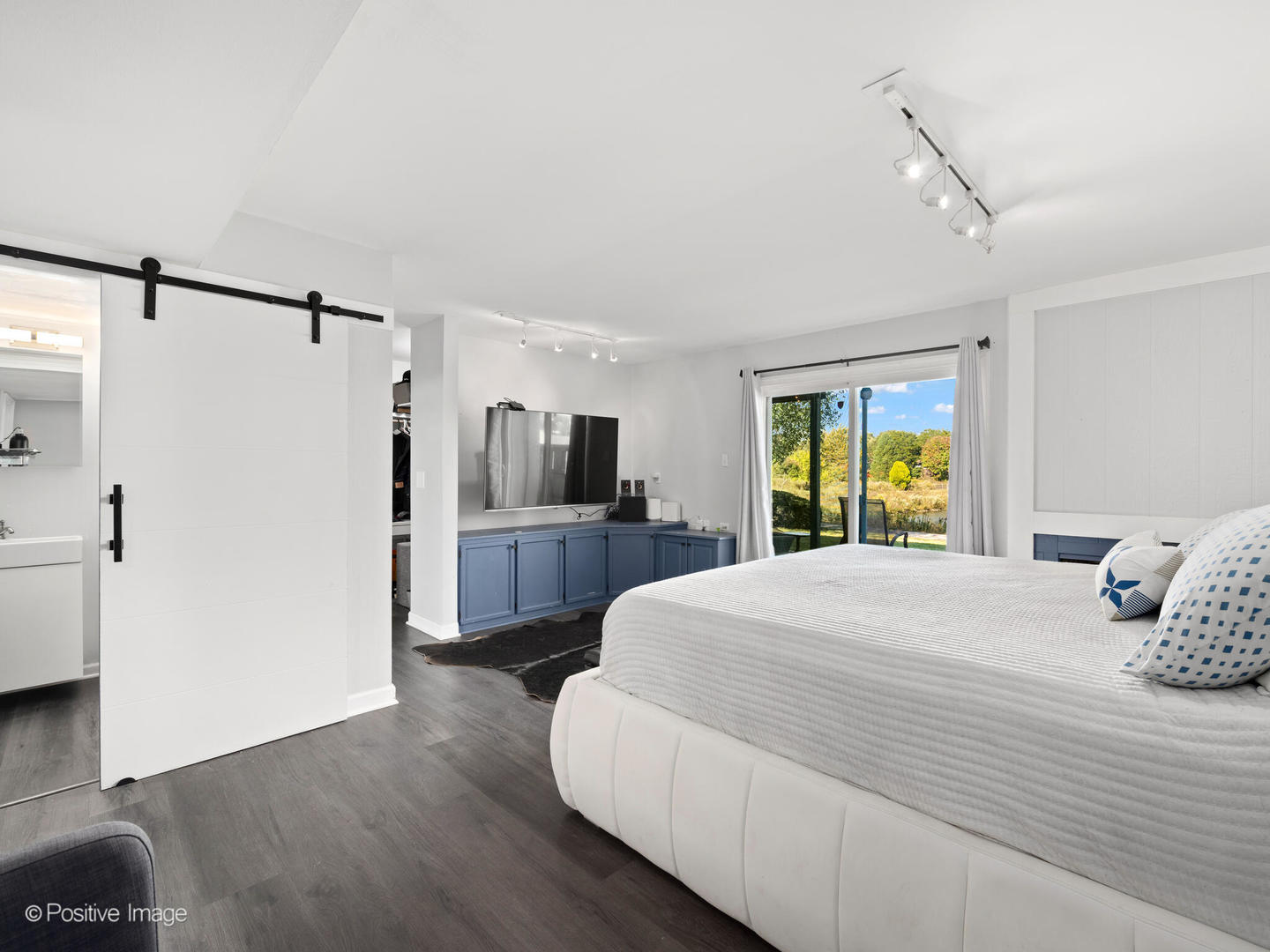 211 Lakeshore Lane Unit: 211