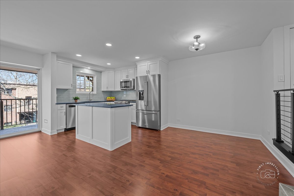 404 Melrose Avenue Unit: 303
