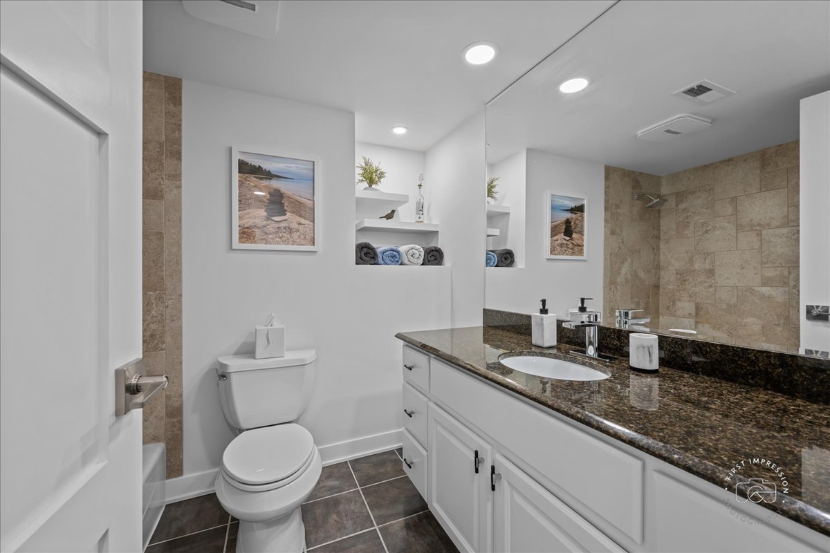 404 Melrose Avenue Unit: 303
