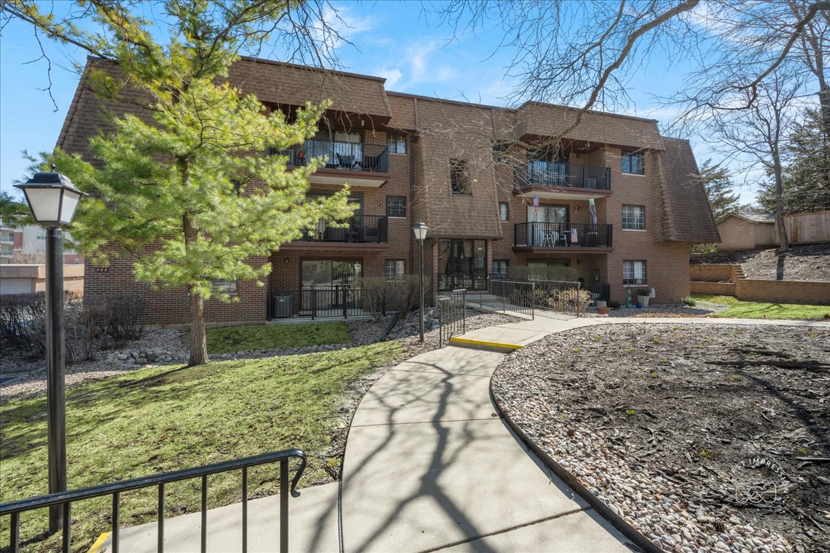 404 Melrose Avenue Unit: 303